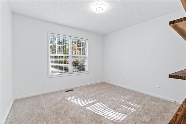 Building Photo - 204 Red Fox Ct