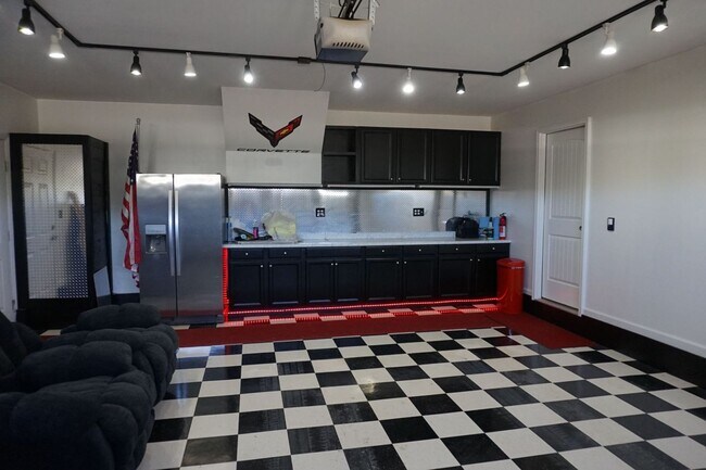 Building Photo - 3 Bedroom 2 Full bathrooms w/ Bonus room in Richlands!