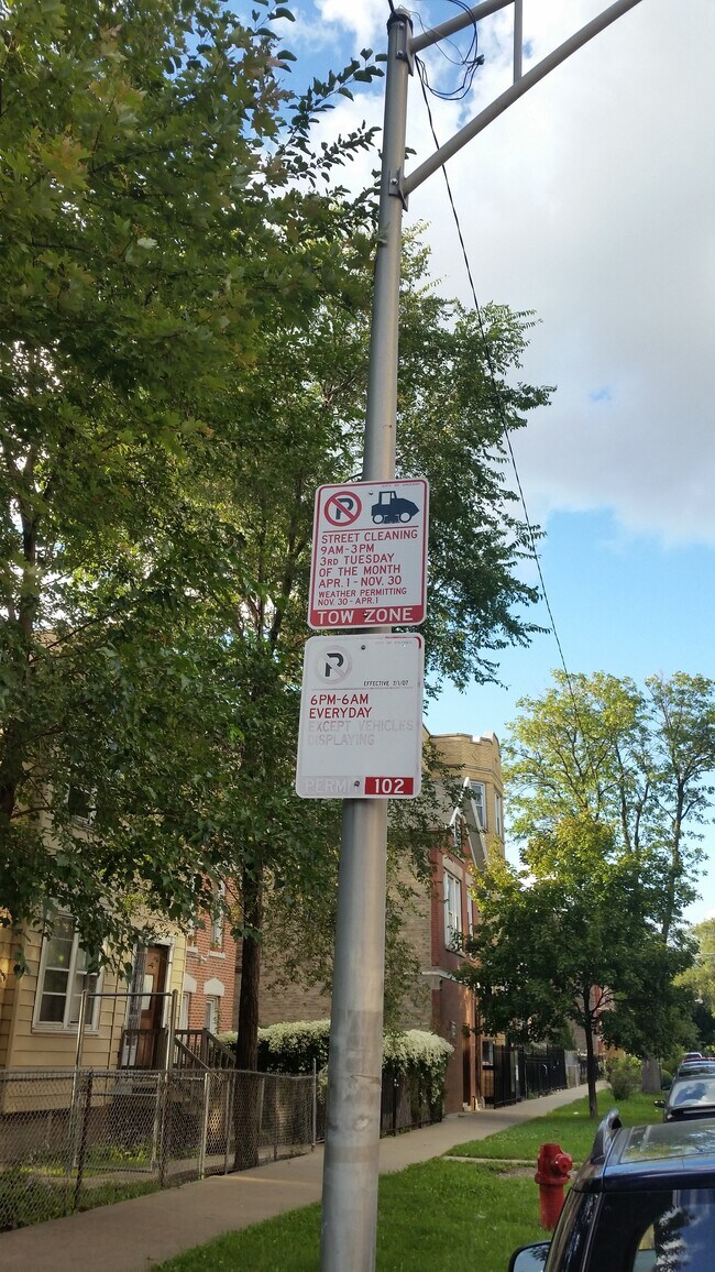 Building Photo - 1427 N Artesian Ave