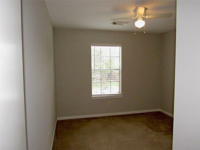 Building Photo - 3231 Stoneydale Ln