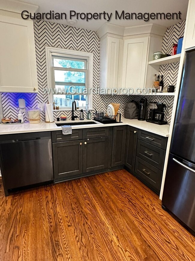 Building Photo - St Louis Park Renovated Single Family Home...
