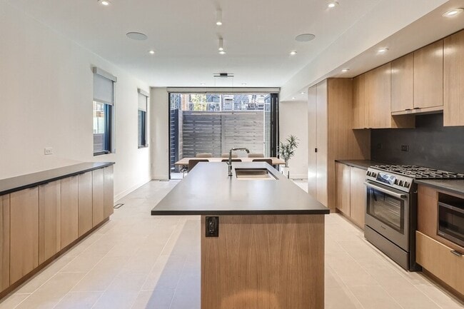 Building Photo - 3229 Quivas St