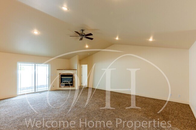Building Photo - Spacious Home with Vaulted Ceilings