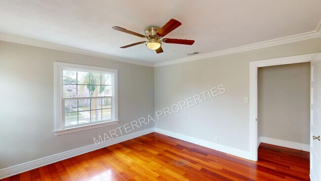 Building Photo - Charming 4-Bedroom Home in Wilshire Park HPOZ – Private Decks, Backyard & Garage!
