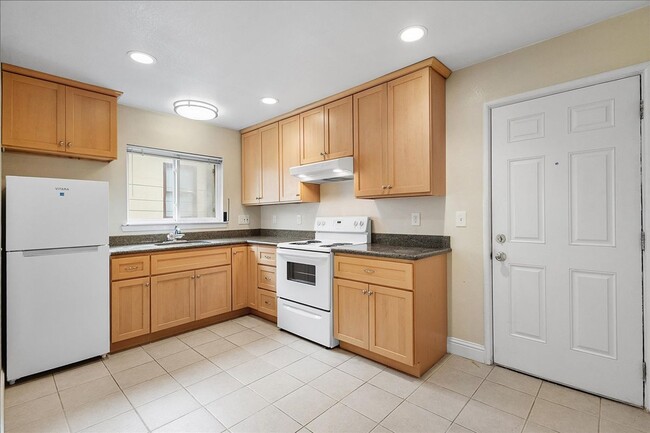 Building Photo - 2234 Santa Clara Ave