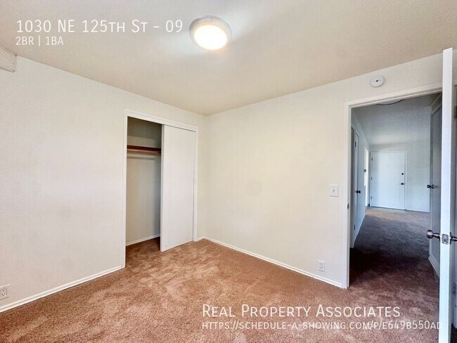 Building Photo - 1030 NE 125th St