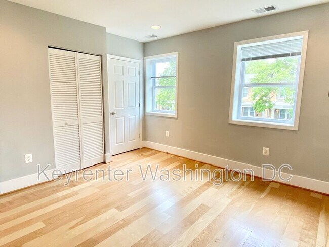 Building Photo - 1715 Montello Ave NE