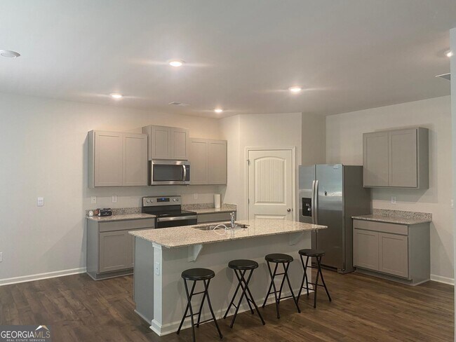Building Photo - 8282 Castleton Dr