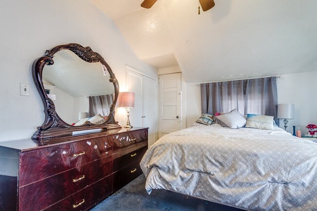 Building Photo - 201 E Eagle St