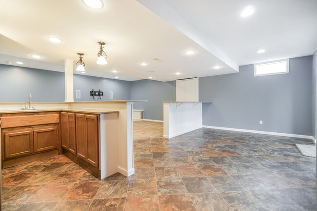 Building Photo - 1215 Creekledge Ct