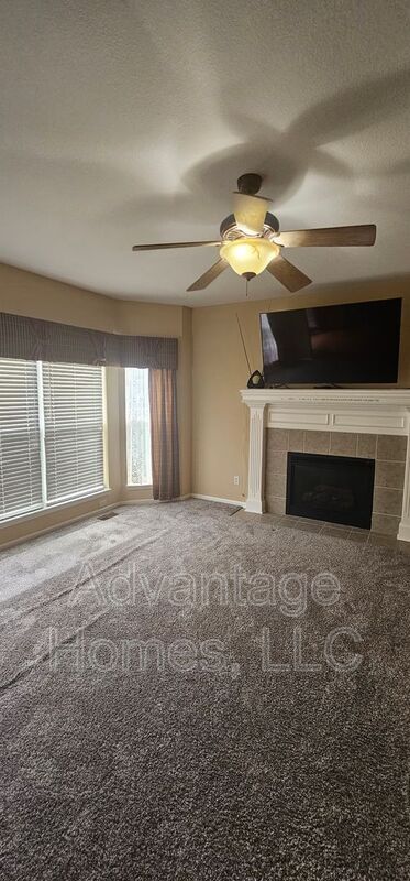 Building Photo - 809 Midjay Dr