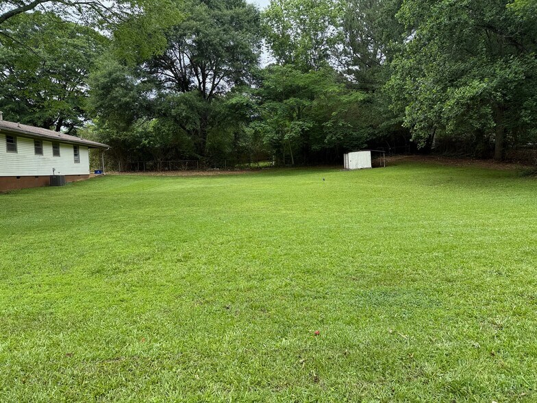 Building Photo - 2413 Sherwood Place