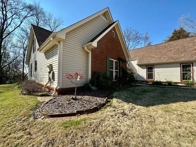 Building Photo - Spacious 4-Bedroom Home with Bonus Room & Exceptional Amenities