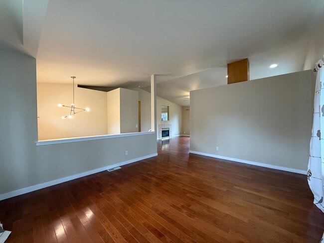 Building Photo - Beautiful Split-Entry 4 Bed 3 Bath Home Fully Fenced Yard