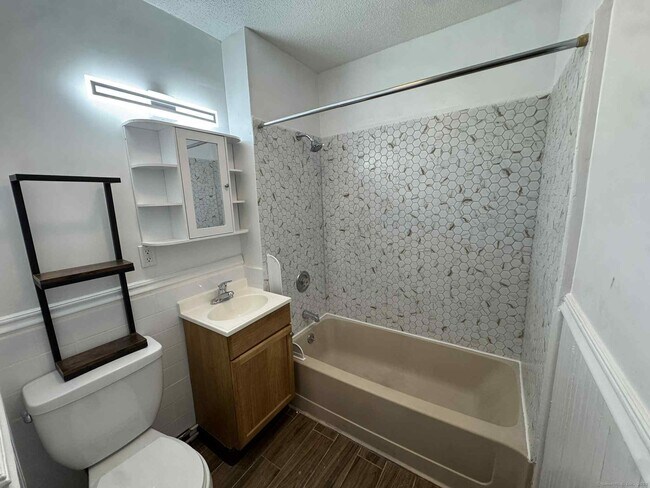 Building Photo - 162 Jubilee St