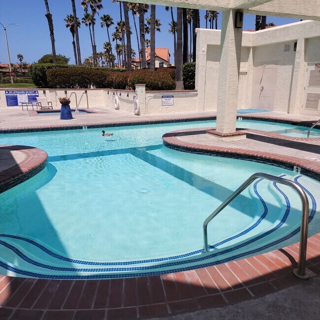 Building Photo - The Colony at Mandalay Beach 2 + 2 Single ...
