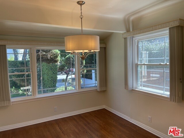 Building Photo - 511 N Sweetzer Ave