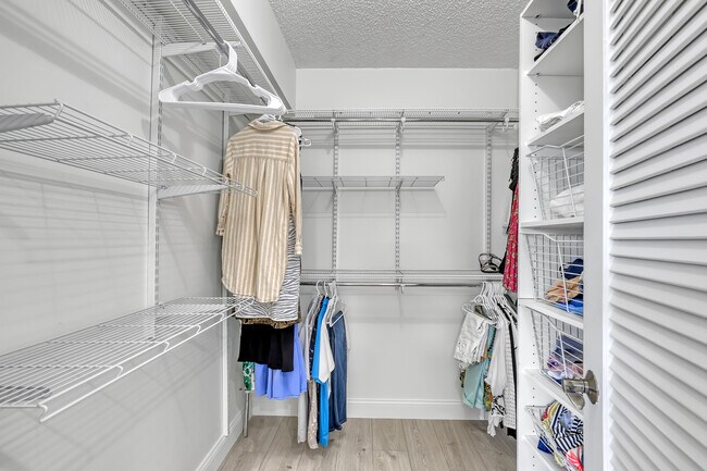 Building Photo - 2455 Lindell Blvd