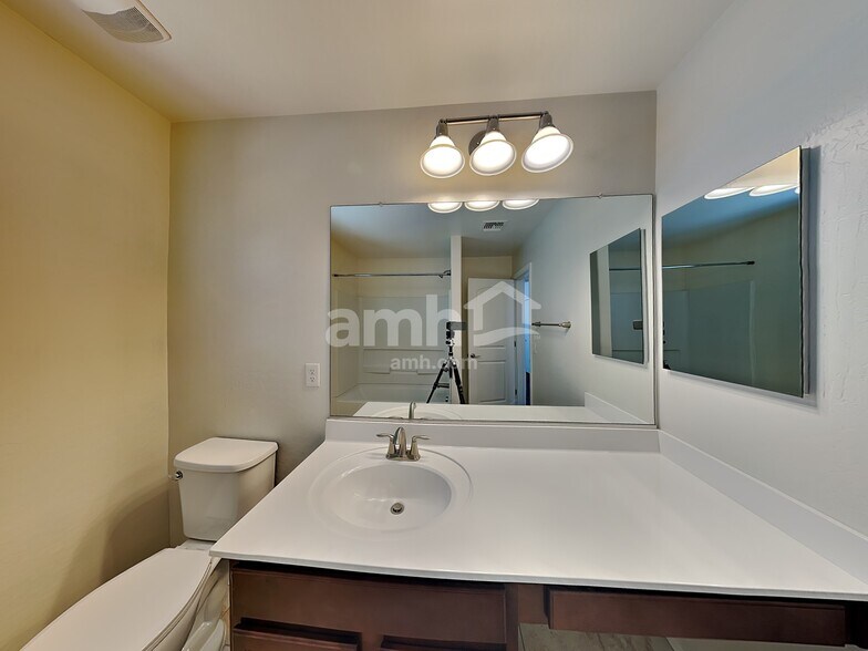 Building Photo - 1508 N Banning