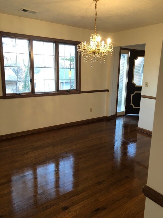 Building Photo - Old English Tudor Style Home in South Charleston