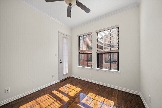 Building Photo - 7130 Laguna Villas