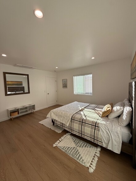 Building Photo - 22105 1/2 Dolores St