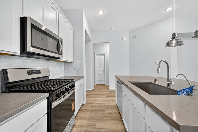 Building Photo - 8915 Field Daisy Ct