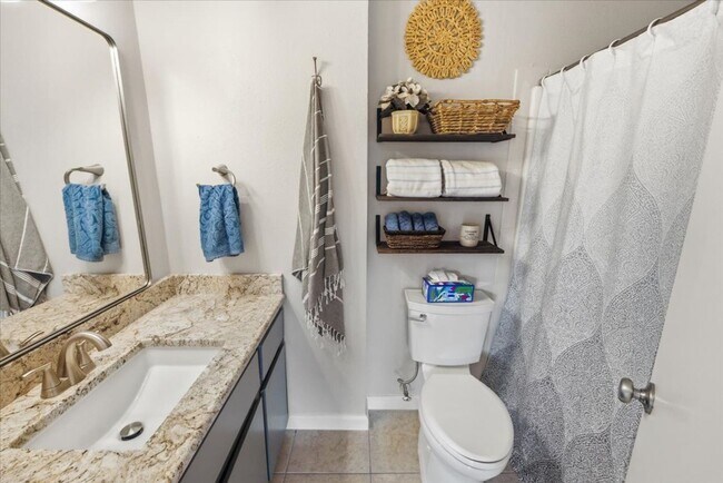 Building Photo - Baylor 2 Bedroom Condo