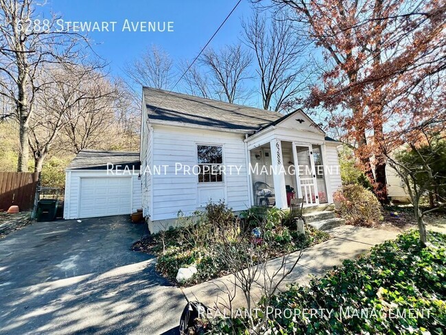 Primary Photo - Charming 3-Bedroom Home with Beautiful Bac...