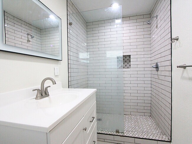 Building Photo - 3810 Bonita Ln