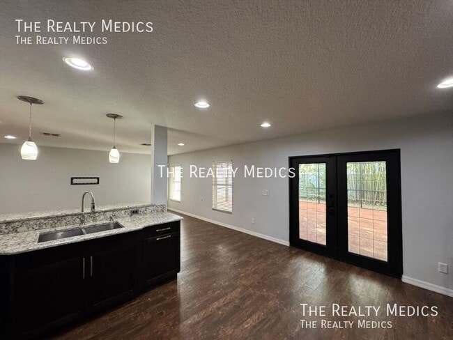 Building Photo - 1328 Karok St