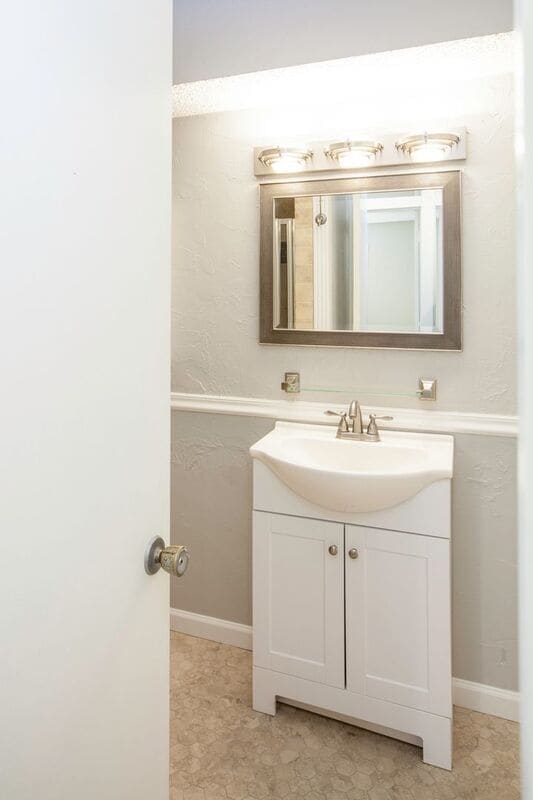 Building Photo - 1535 Rocky Point Dr