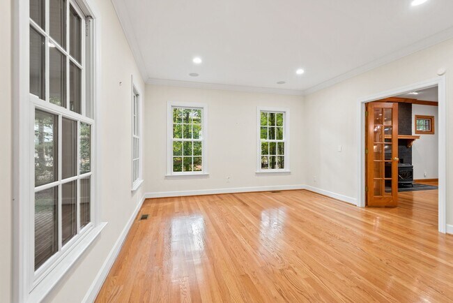Building Photo - Available early March! Large and Lovely Home in Chapel Hill