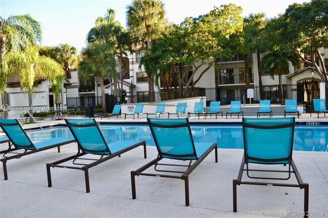 Building Photo - 620 S Park Rd