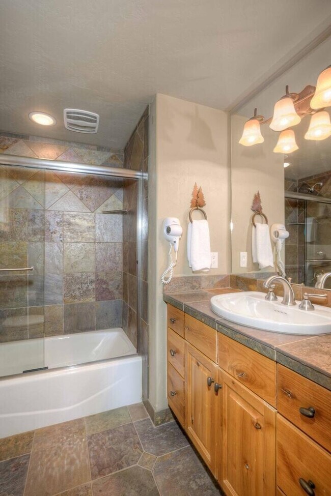 Building Photo - 7 Gambler Dr