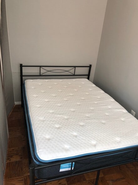Double bed, quality mattress - 2030 F St NW