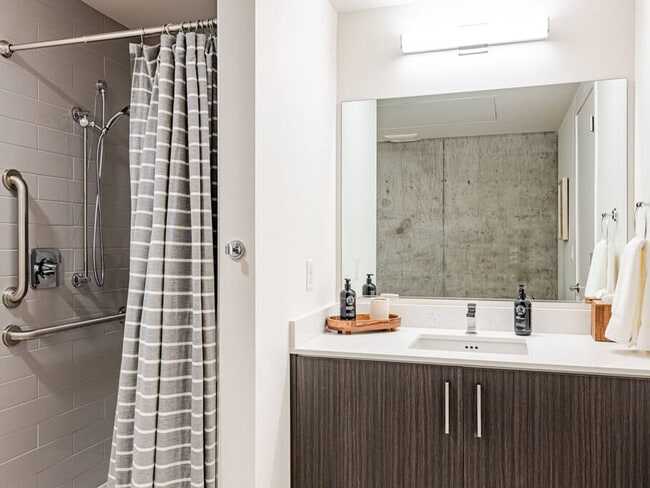 Building Photo - 1550 NW Naito Pkwy