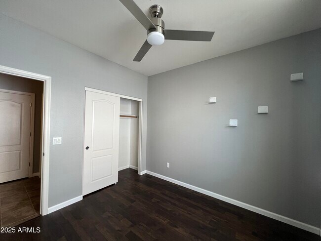 Building Photo - 6729 S Pewter Way
