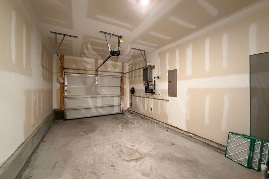 Building Photo - 1306 Farm Pond Trl