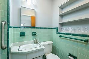 Building Photo - 10209 N Valle Dr