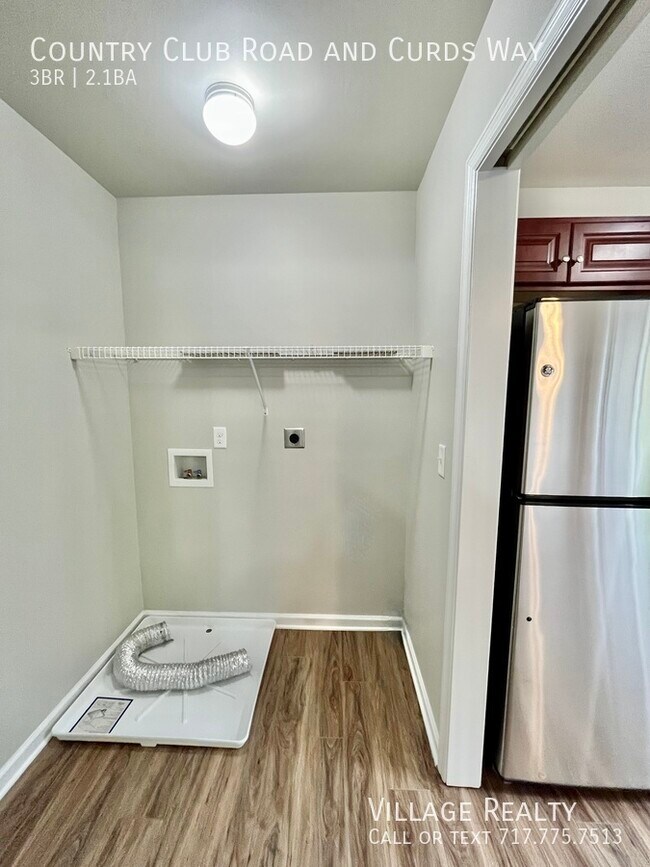 Building Photo - 705 Country Club Rd