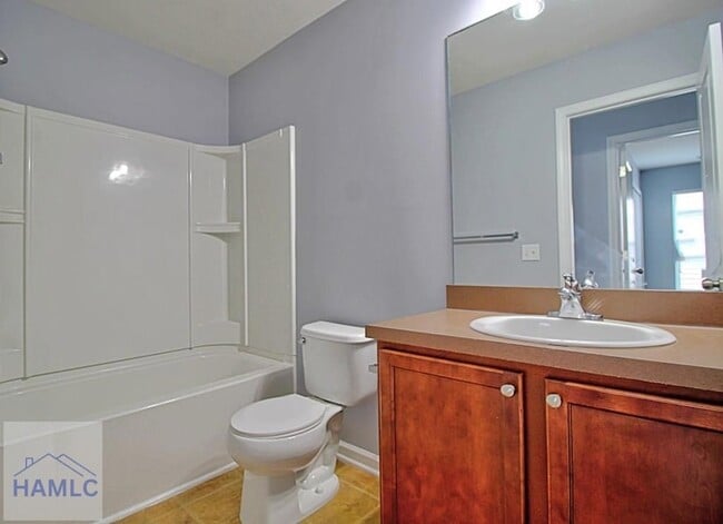 Building Photo - 207 Bender St