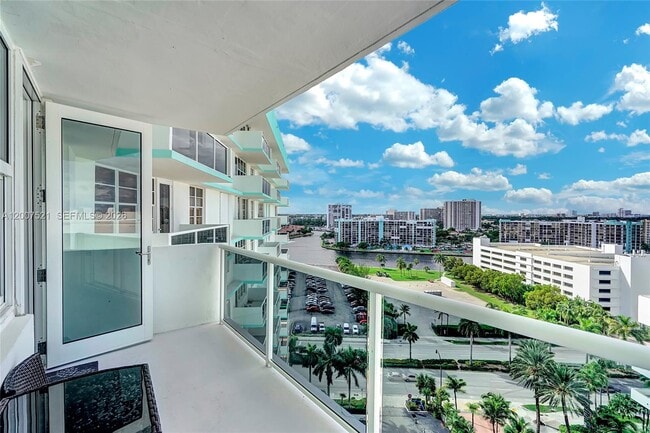 Building Photo - 3725 S Ocean Dr