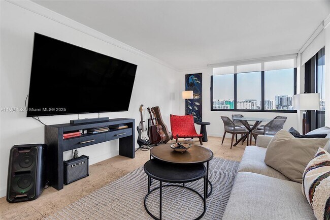 Building Photo - 1581 Brickell Ave