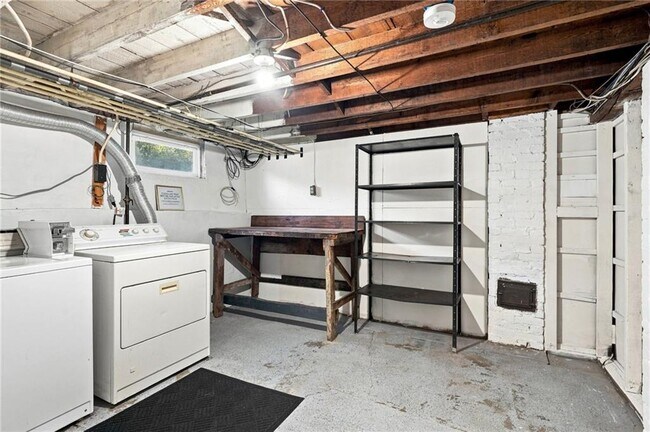 Building Photo - 51 Pettaconsett Ave