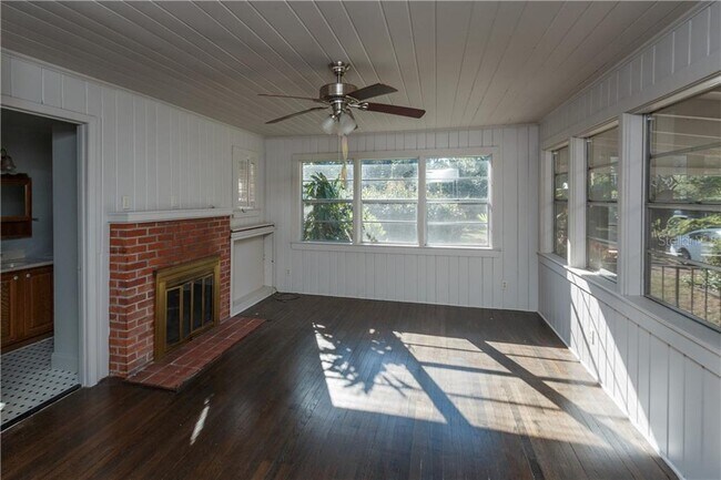 Building Photo - 835 Cathcart Terrace