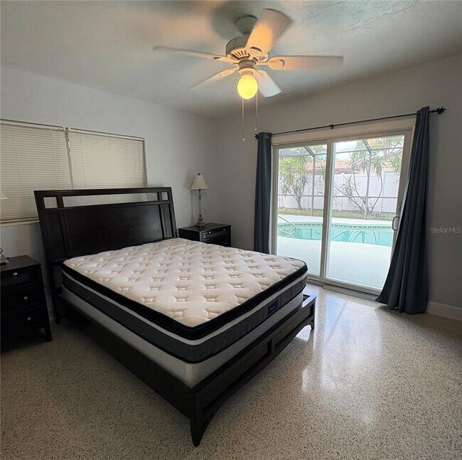 Building Photo - 1339 Royal Palm Dr S