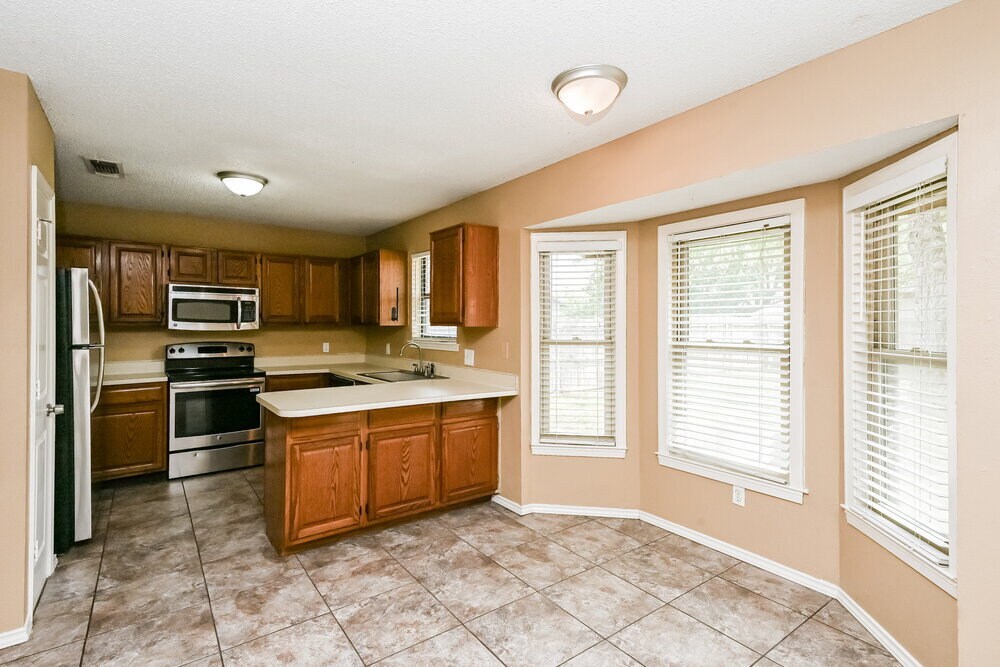 Building Photo - 829 Minuteman Dr