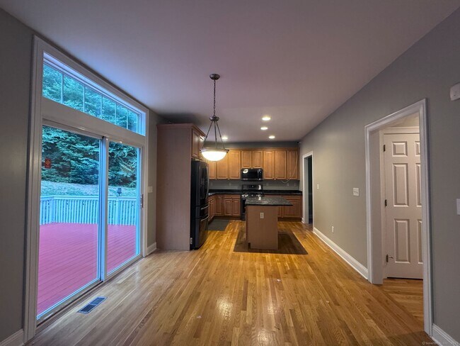 Building Photo - 8 Ellsworth Pl