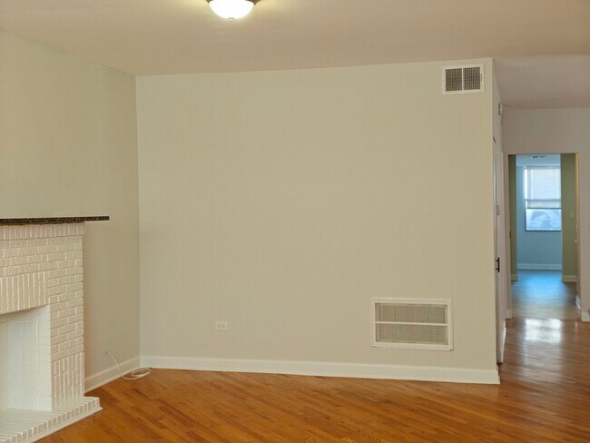 Building Photo - 4941 N Drake Ave